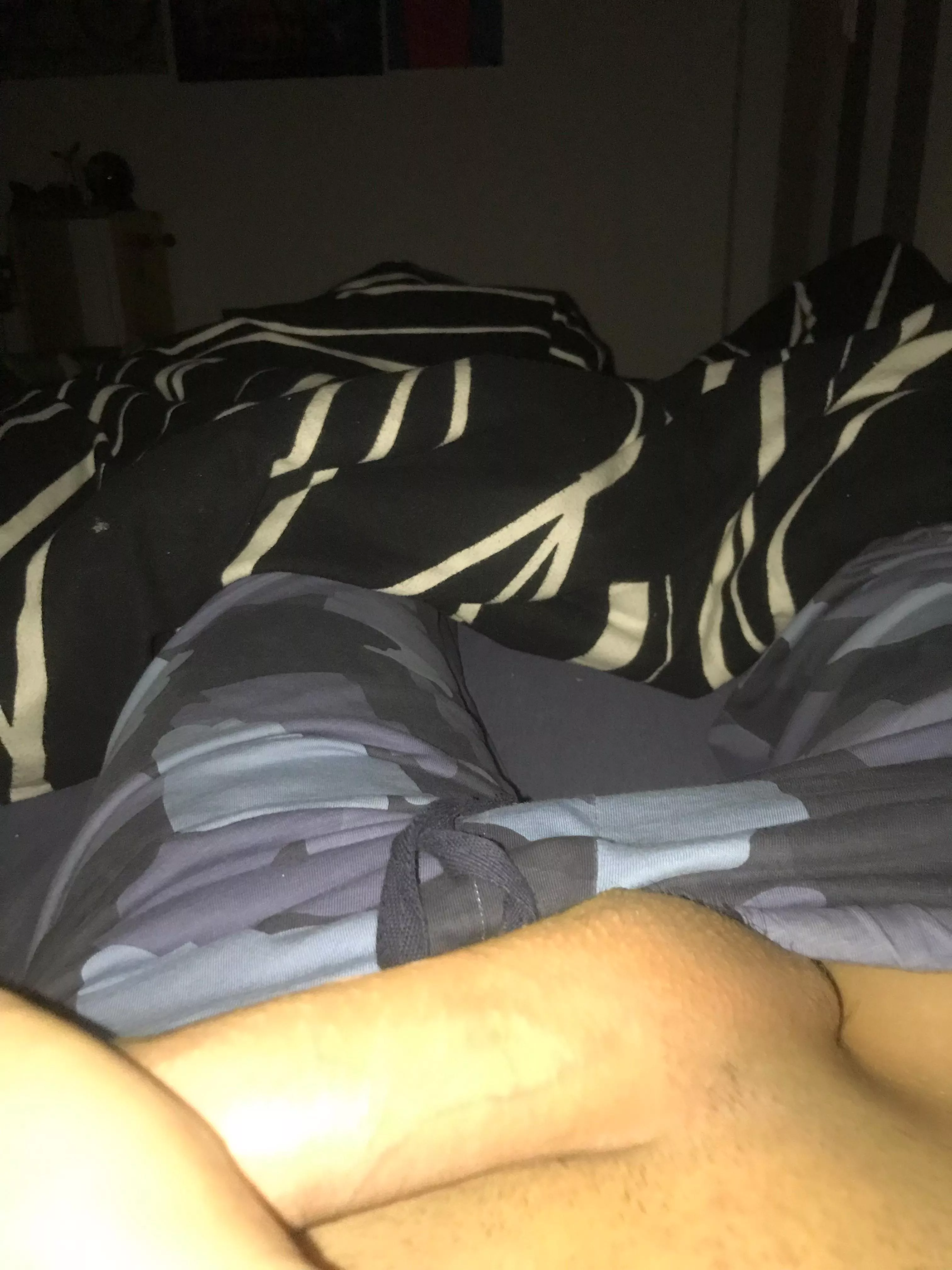 18 add:darkcookie2087 on snap and we trade some pics