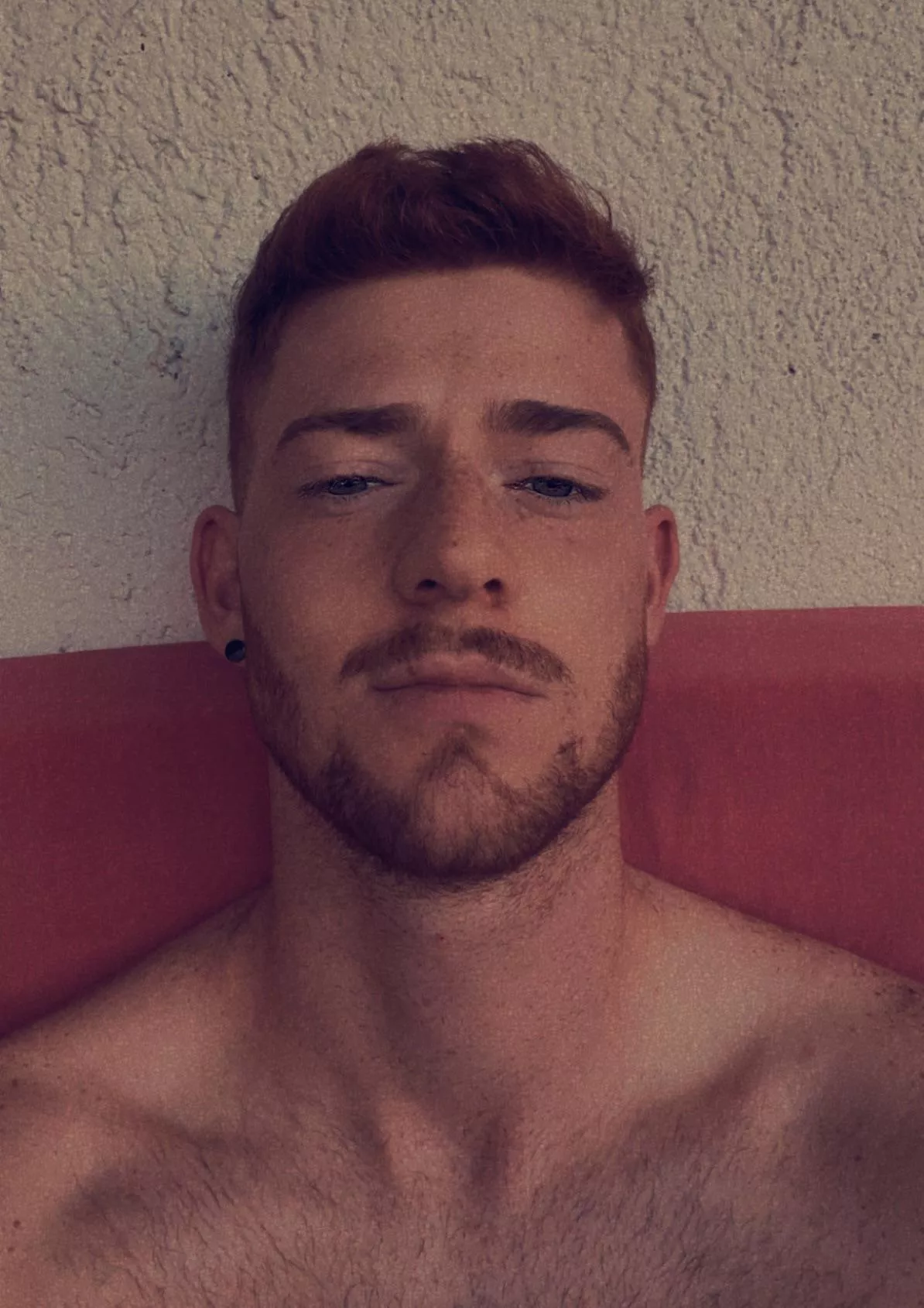 20 who wants to explore Teyvat with me while cuddling on the couch🤓