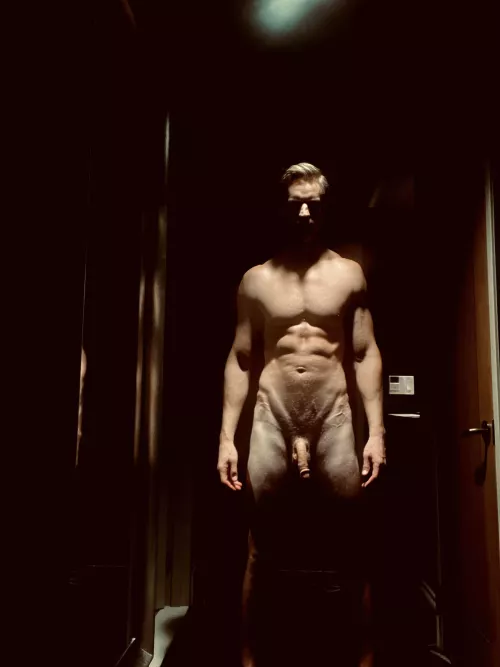 [39] 6’6” - anyone else compelled to take nudes when alone in a hotel?