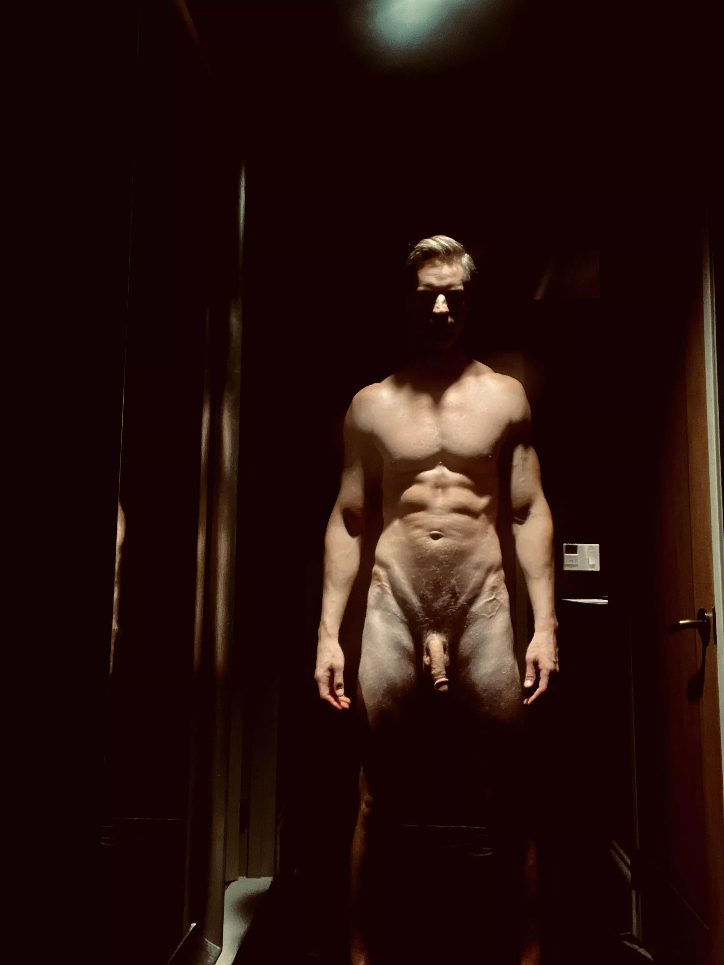 [39] 6’6” - anyone else compelled to take nudes when alone in a hotel?