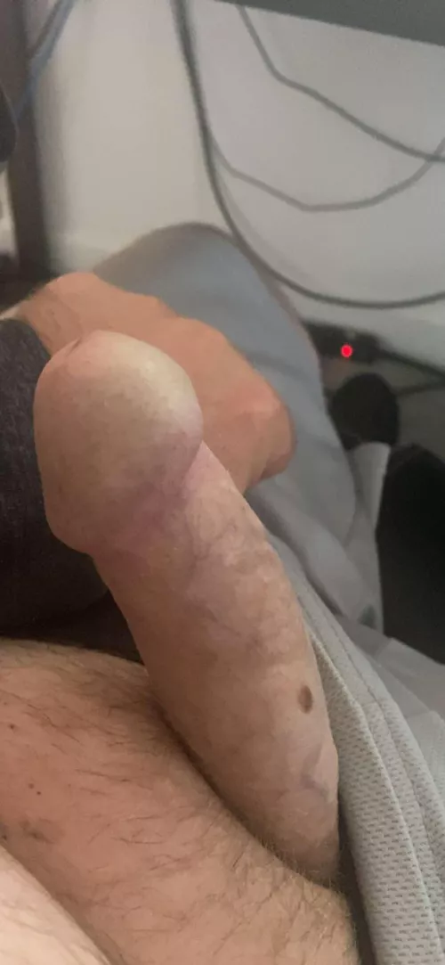 44 daddy needs a place for his boner. Dm open