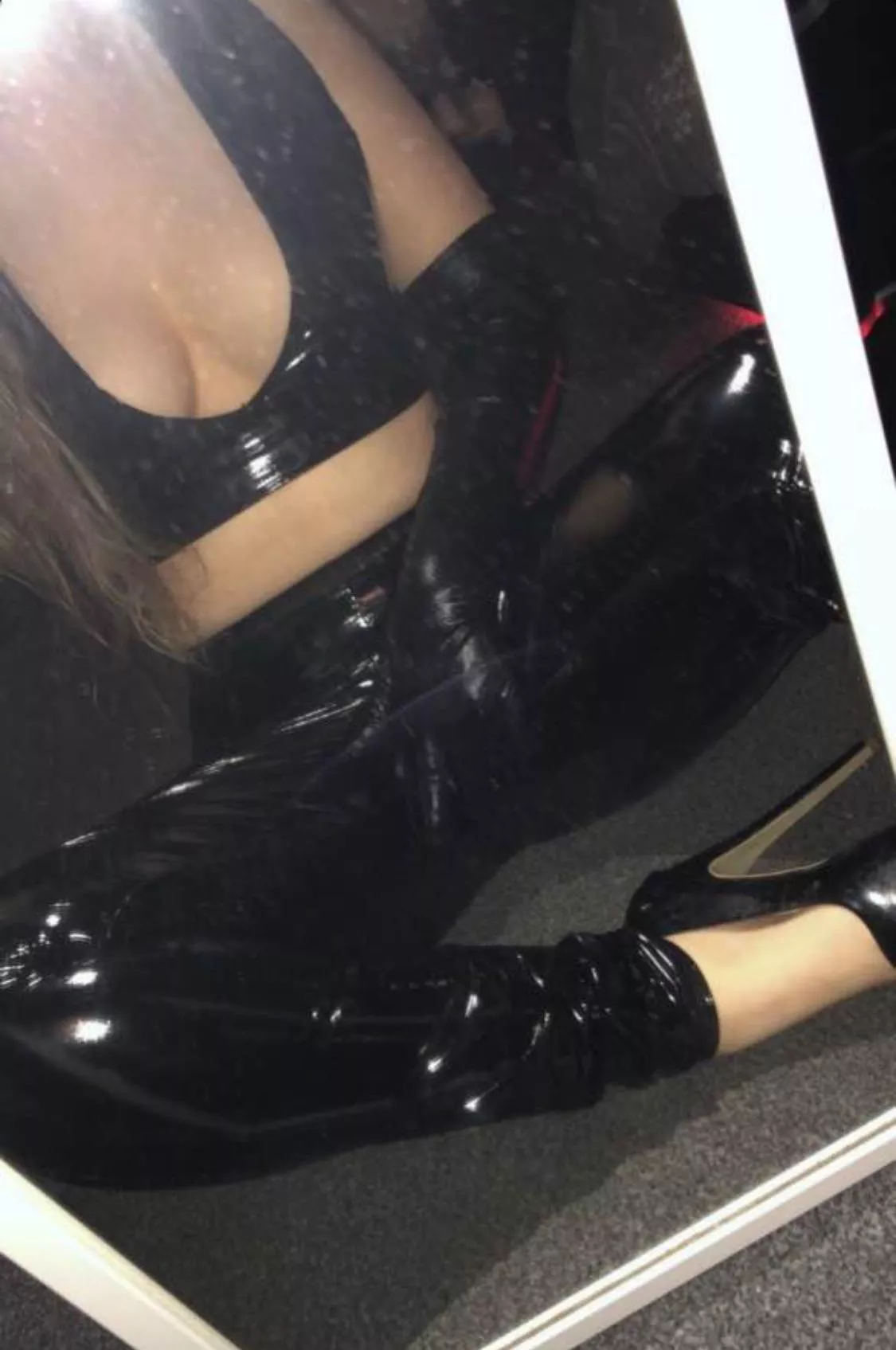 Anyone around Exeter tonight? Thinking of going up on the hill and getting my outfit sticky.. Dm me x