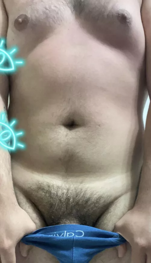 beefy and bored at work 😩 hmu to chat 🐻