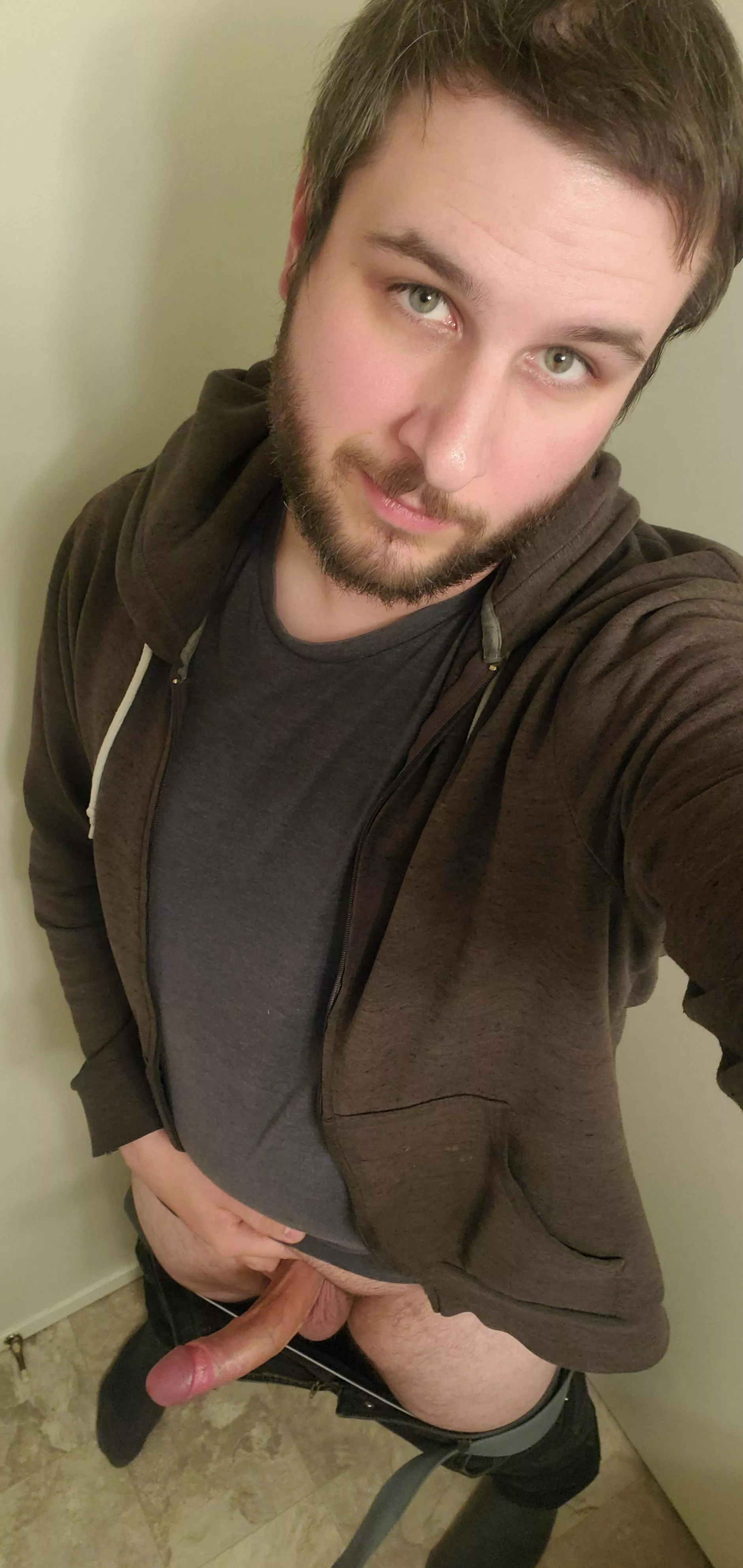 Bored and horny, who's entertaining? 😂