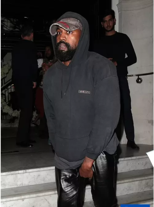 can anyone else see his head outline?!