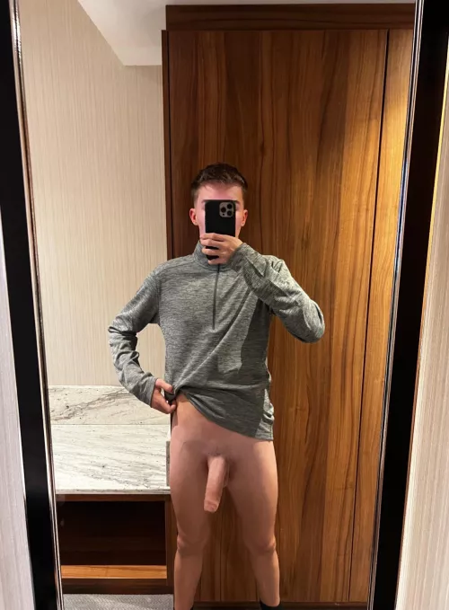 come n suck my 18 year old cock😏🍆