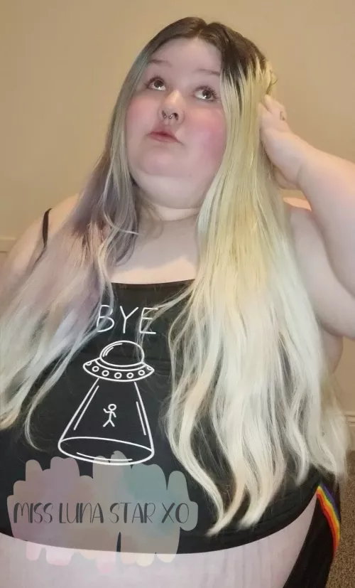 Cute face, Chubby waist😜