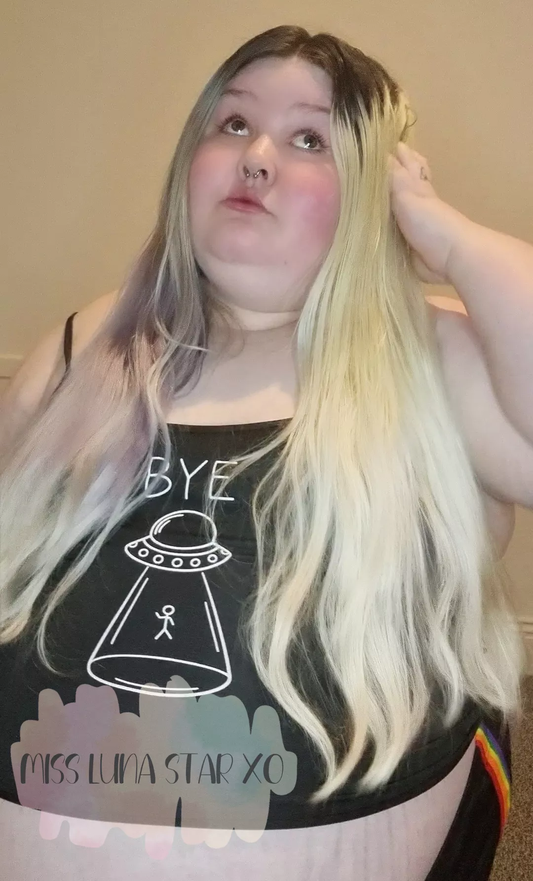 Cute face, Chubby waist😜