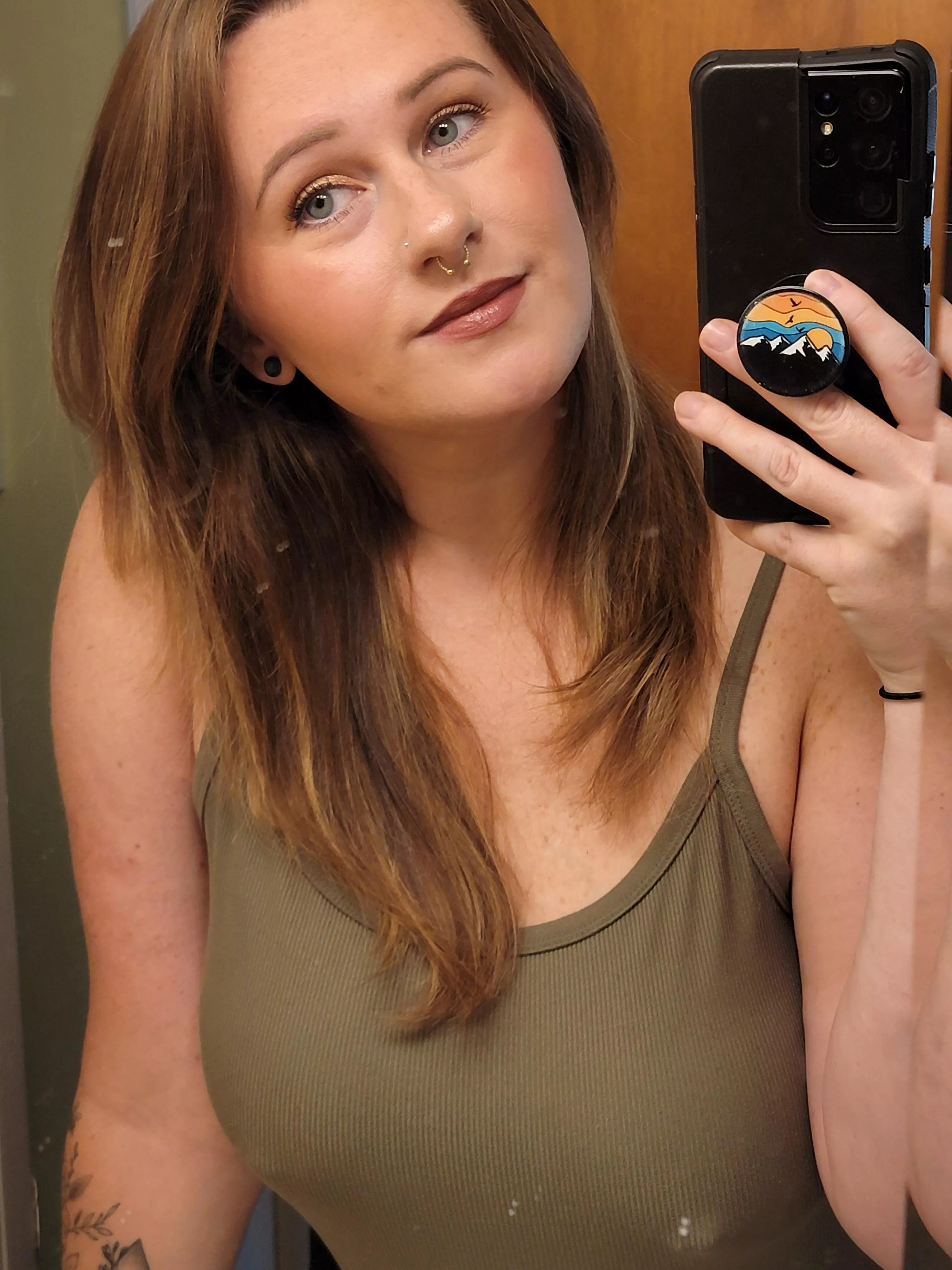 Dirty mirror selfie.