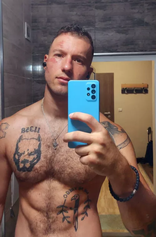 Don't mind my face, took a mean right hook during sparing. Do I fit here?