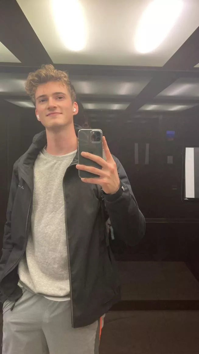 Finished my workout and ready to wind down. Going to make dinner and relax with a book or Netflix 😌