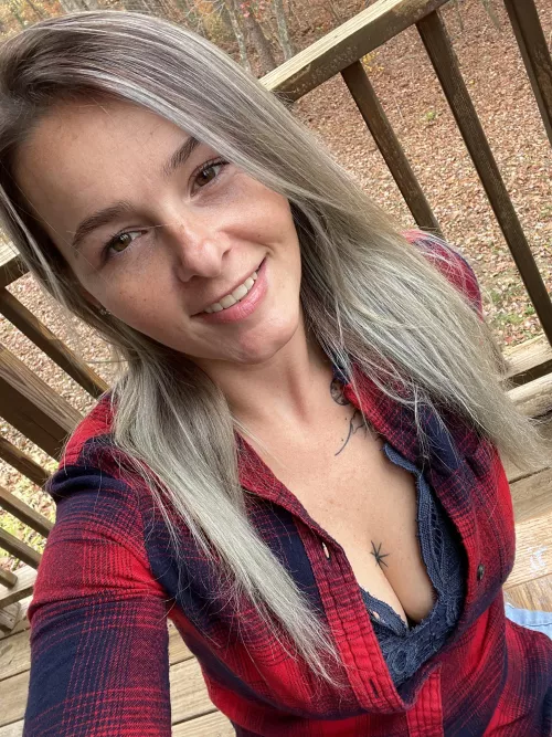 Flannel cleavage😍