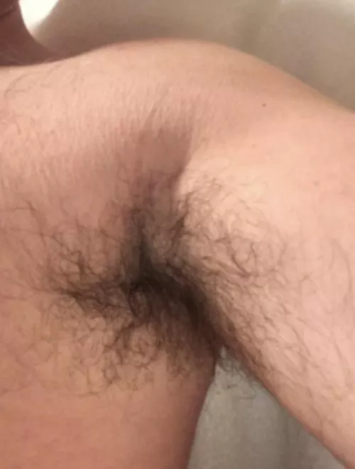 Hairy pits!