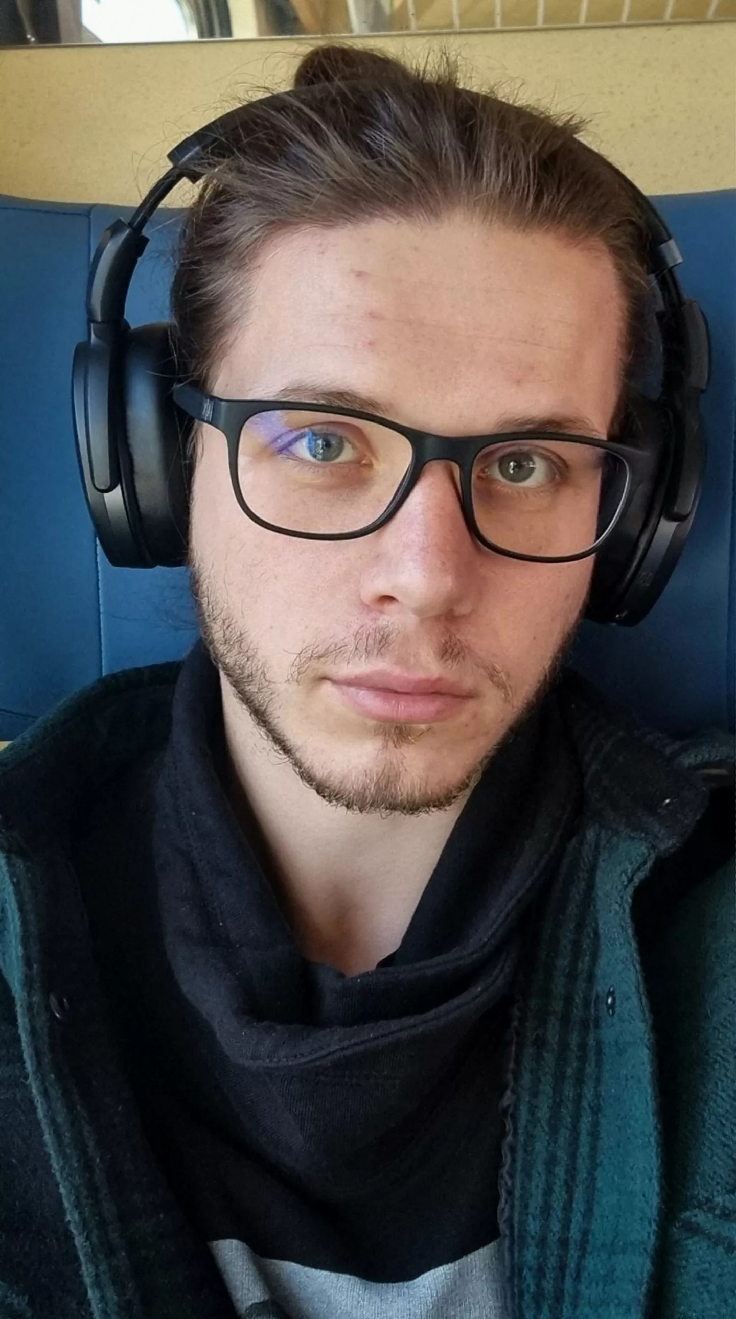 Heya guys! Looking for some people to play Overwatch with.