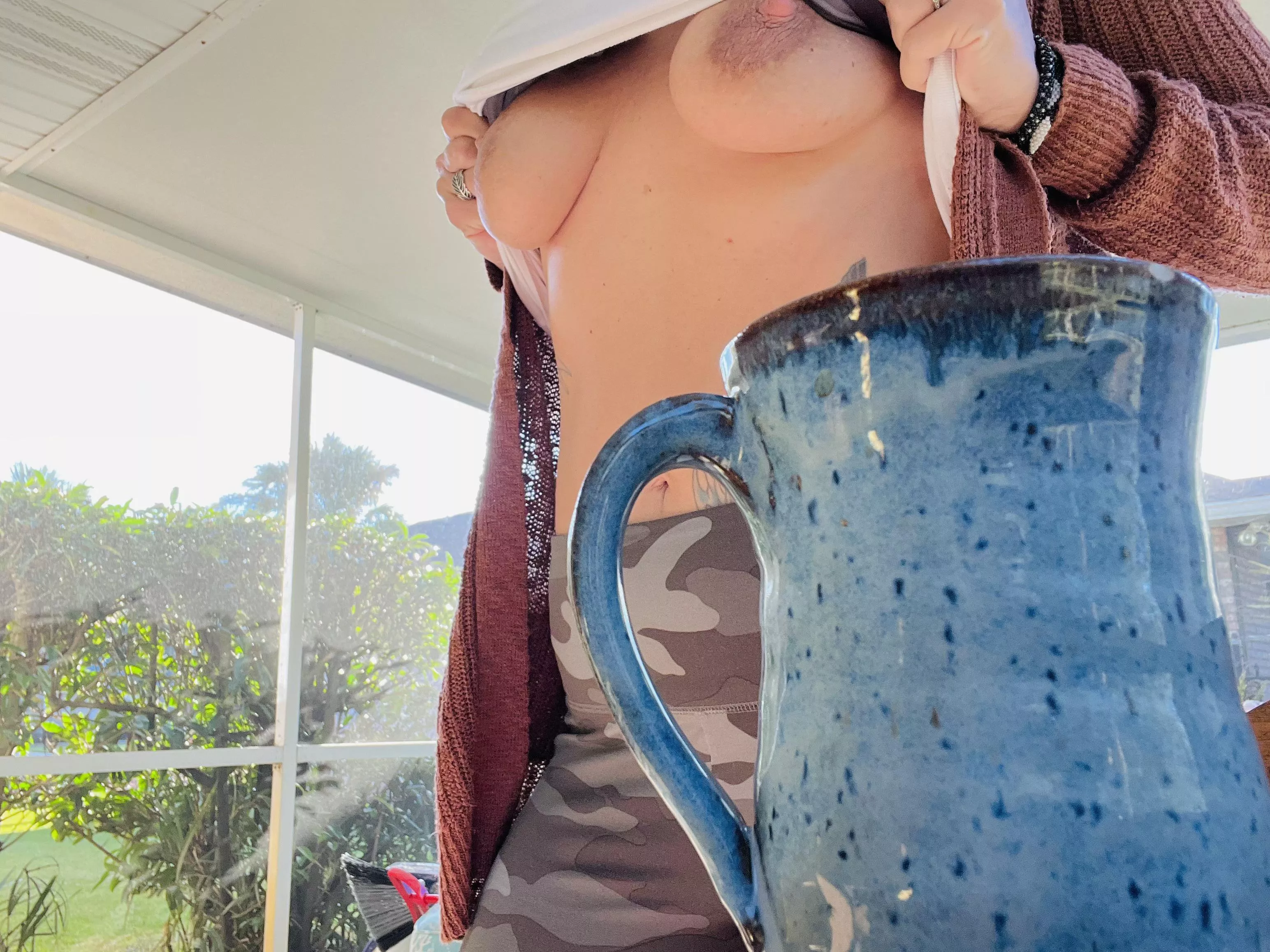 I keep thinking today is Tuesday 🤭🤷‍♀️ Oh well! Cheers to hump day, y’all! ☕️🖤