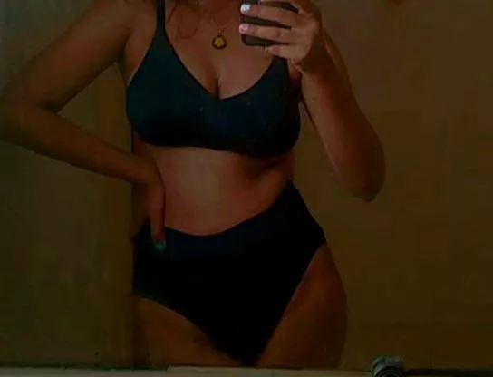 I'm really, REALLY insecure about my weight and thighs and everything. I brought this set and it made me feel good though 😂 Guys would you be bothered by stretch marks, lots of waist fat, large areolas... stuff like that? and if yes, please please te