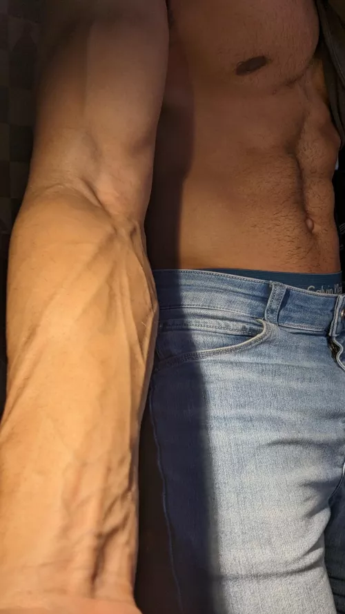 Imagine if this arm was playing with your 🌮 😘