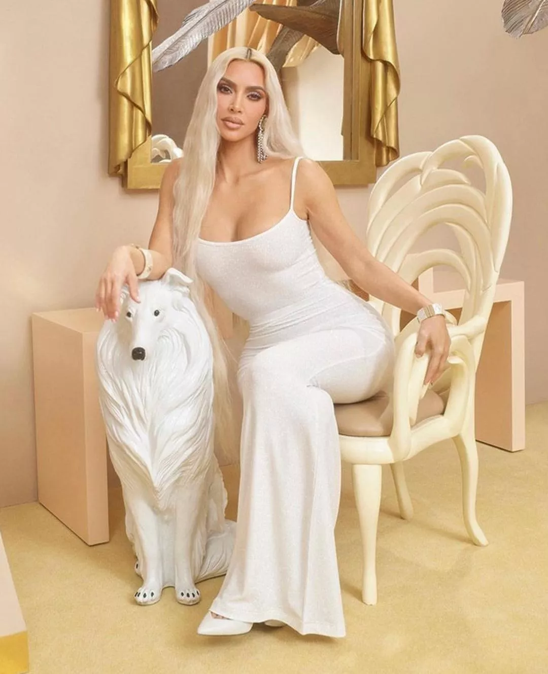 Is there any group chats to worship this Queen