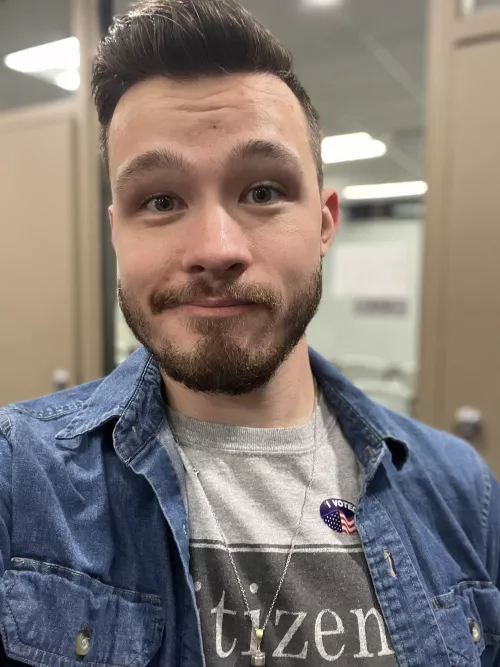 Joining the voting-selfie bandwagon 🇺🇸🤓