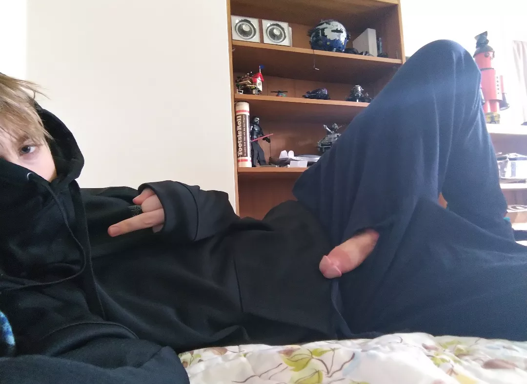 just another 19 year old Twink being silly:3