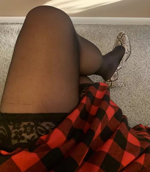 Legs, skirt, heels 👠