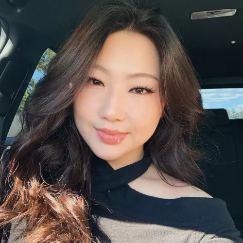 lets see how many of you can cum to my chinky face 😉