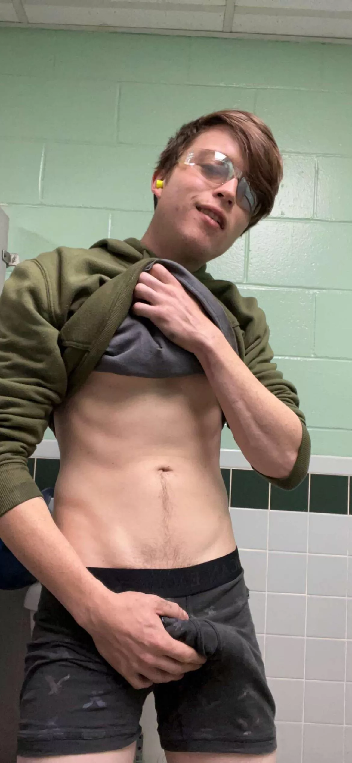 Little undie peek 🤫