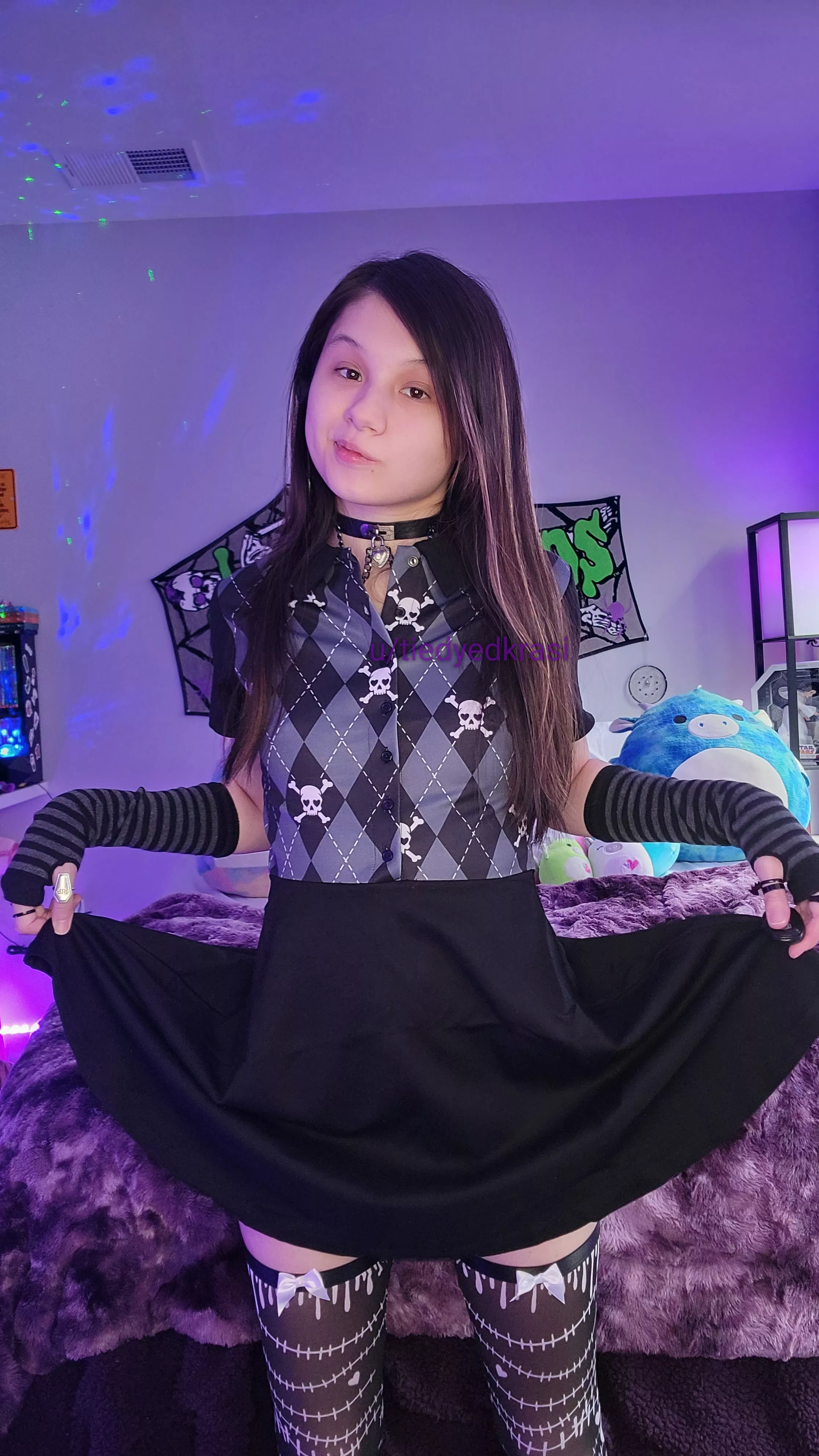 love this outfit and how my thighs look between this dress and thigh highs