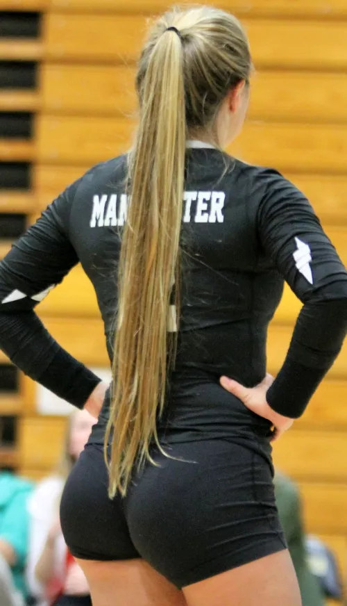 Manchester U athlete with a 10/10 ponytail!