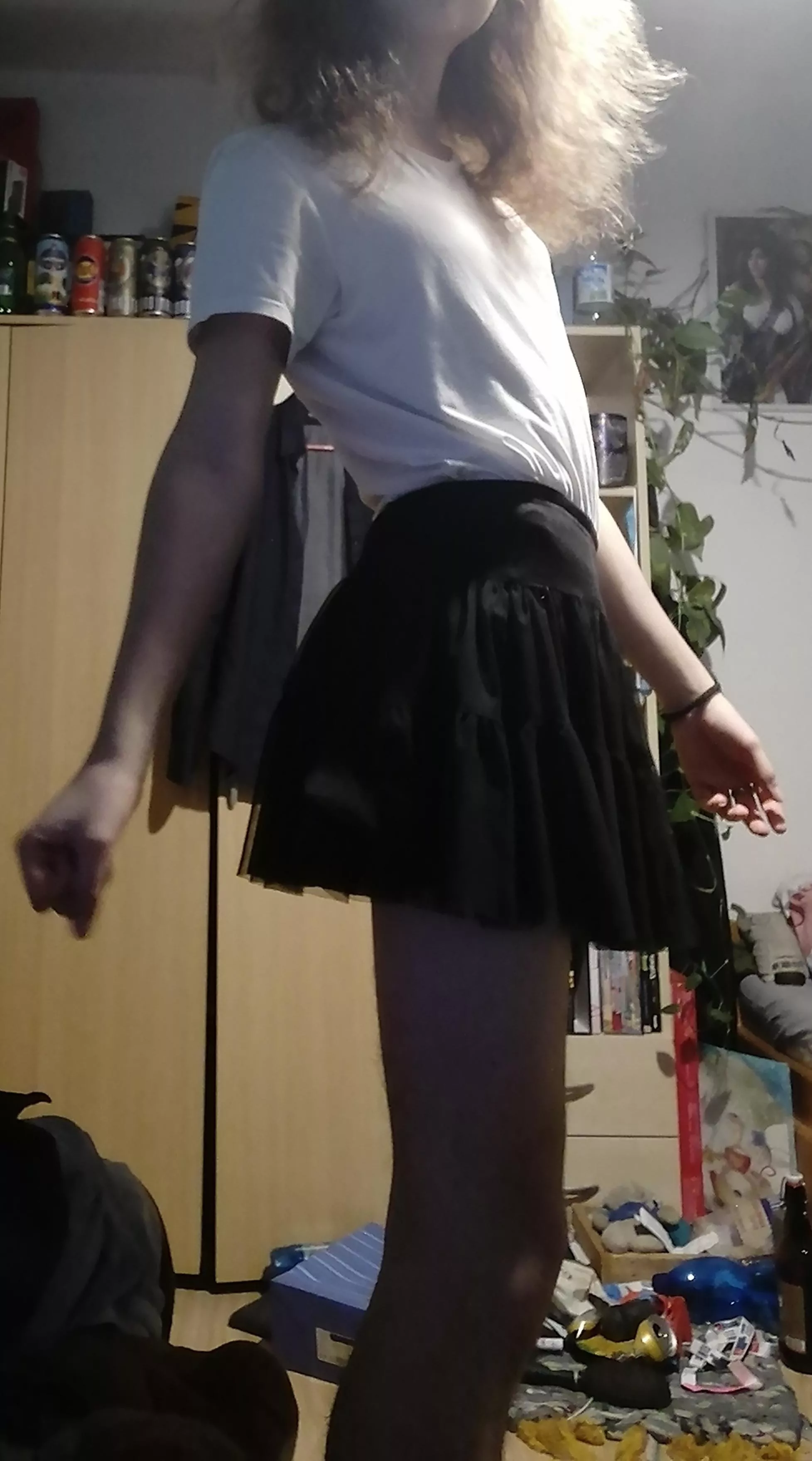 My first post here, be nice ^^ (also ignore my messy room)