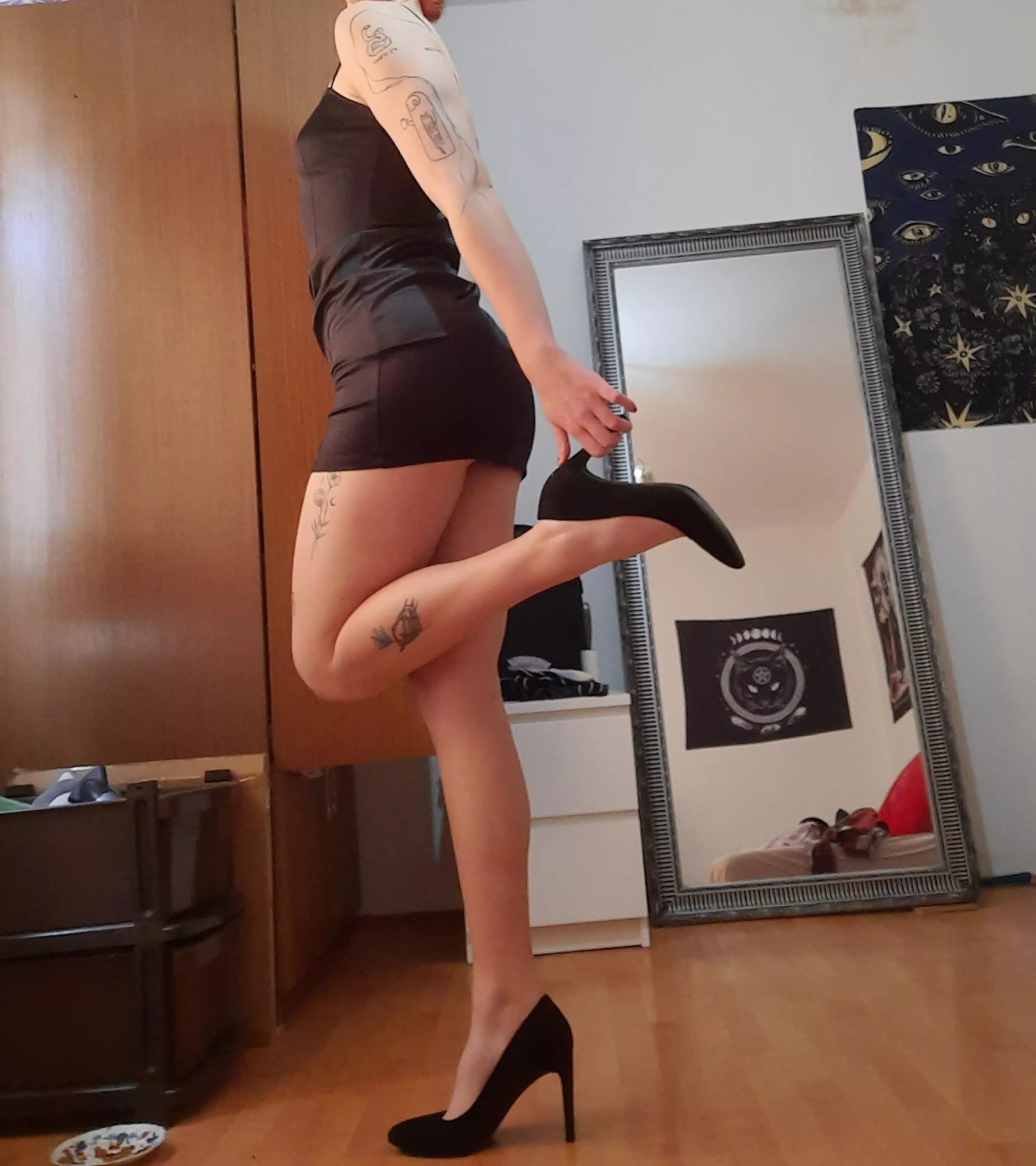 My short 'revange' dress really goes well with my 4inch heels