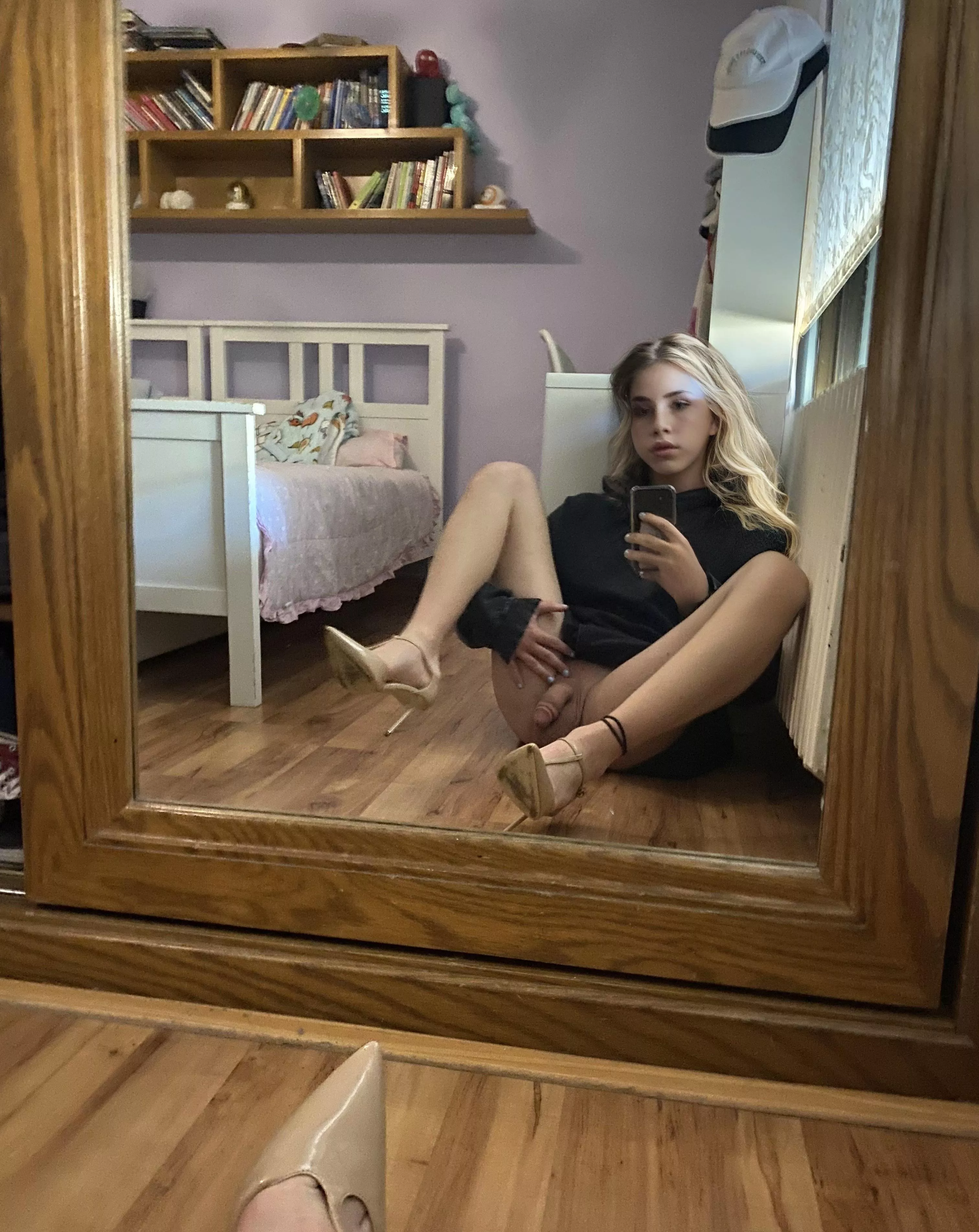 Need something to sit on 💕