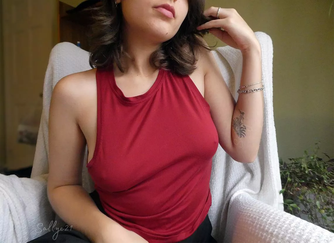 No bra, just bounce😋