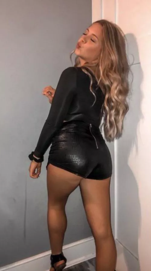 only if her dress was a little bit shorter