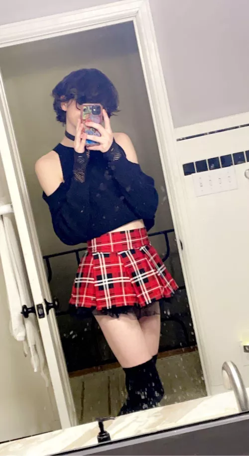 POV: Goth schoolgirl takes a pic of a very pretty human (you)📸🤡