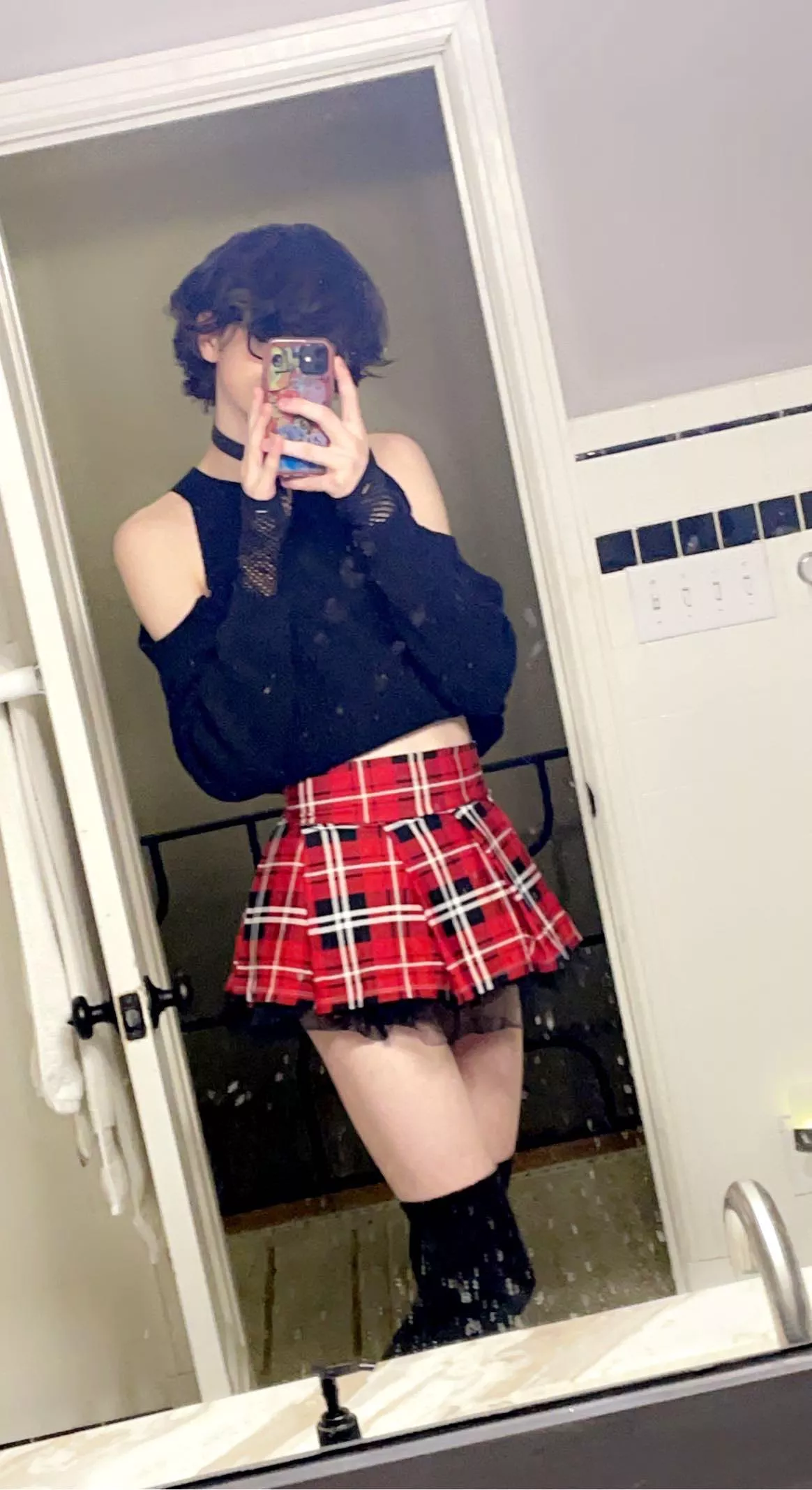 POV: Goth schoolgirl takes a pic of a very pretty human (you)📸🤡