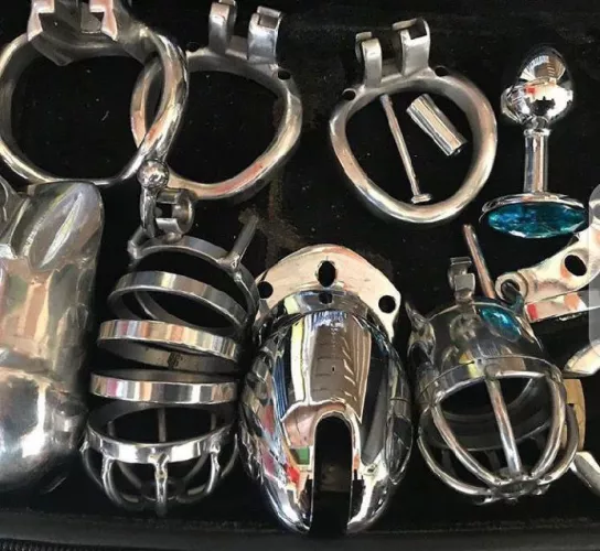 R⬆️ up if you are below 5 inches in cage. 😈 say YES! I want to lock up someone new 💗