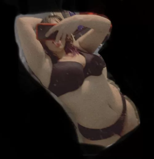 Selling my amateur videos and pictures, DM me for more information