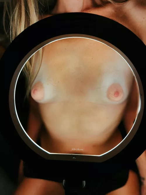 So small they fit inside the ring light!