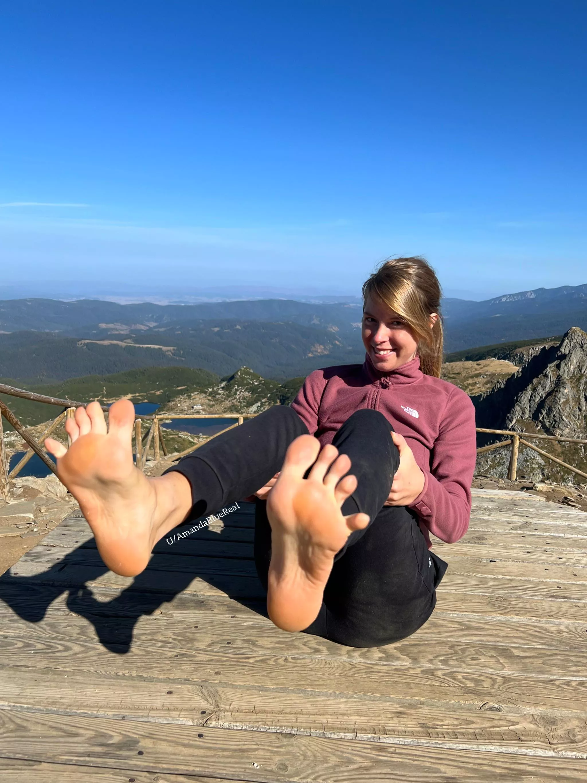Spread stinky toes in the nature! 🏔️