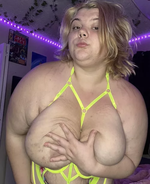 Squeeze my squishmallows?