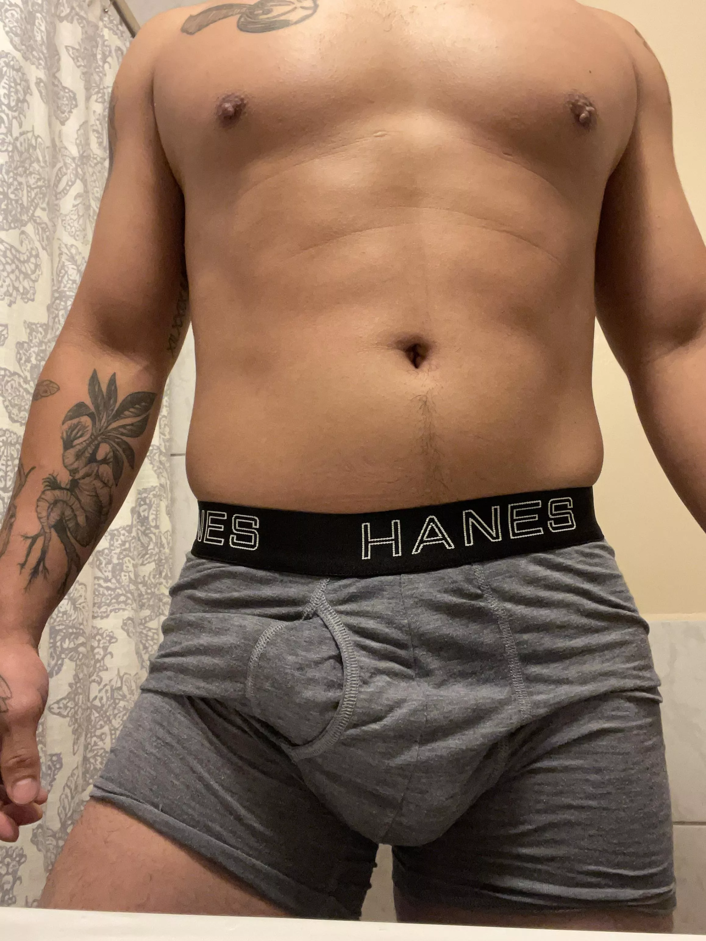 Still sweaty from the gym😉🤤