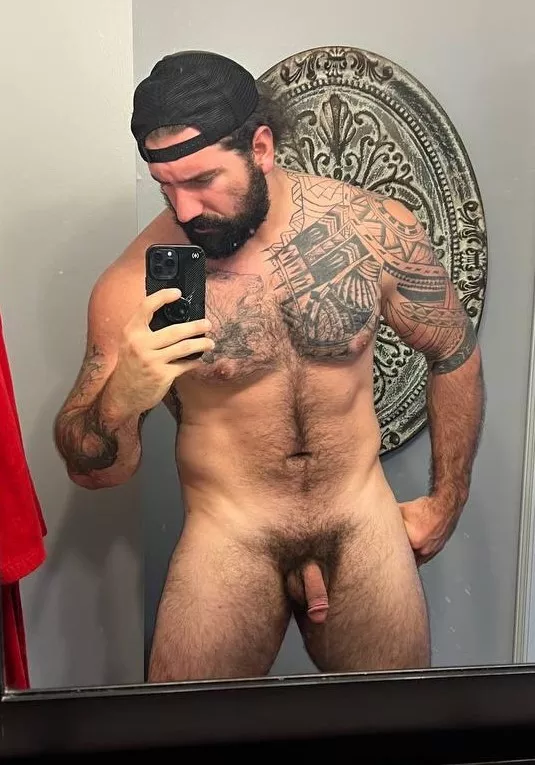 This lighting really brings out my abs (33)