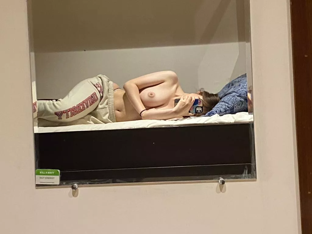 Very bored :/ (f) 18