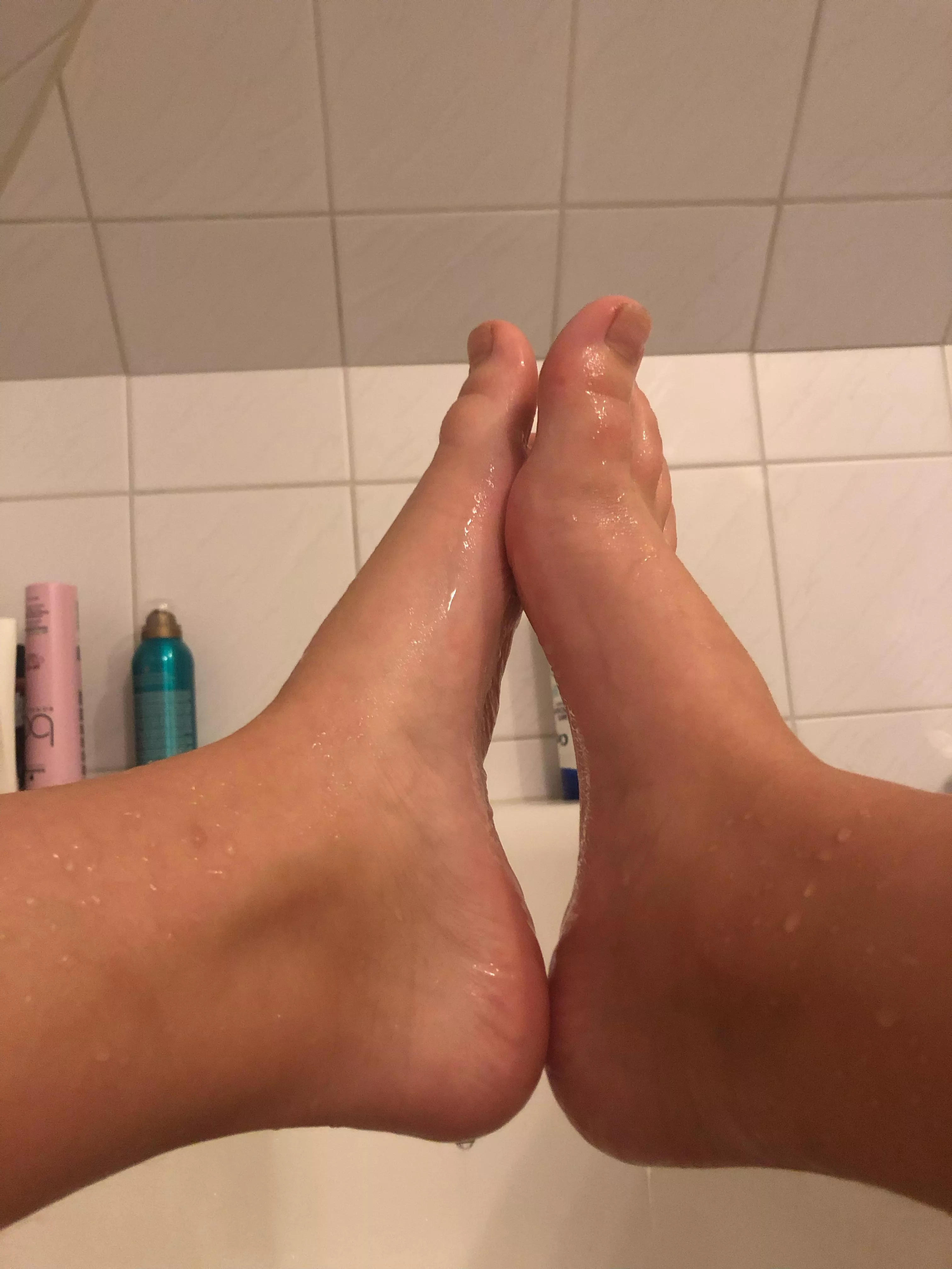 washing my stinky feets