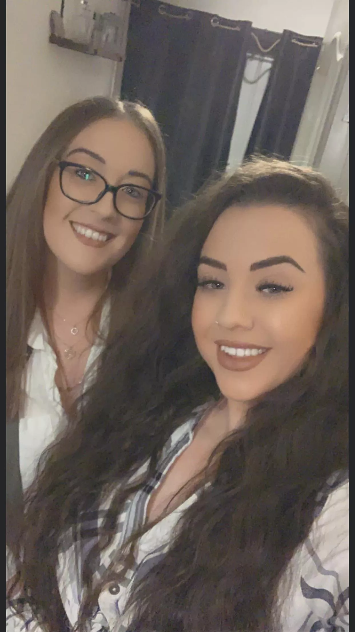 Wedgie war between theses two sisters the oldest or younger you choose and the wedgie they suffer