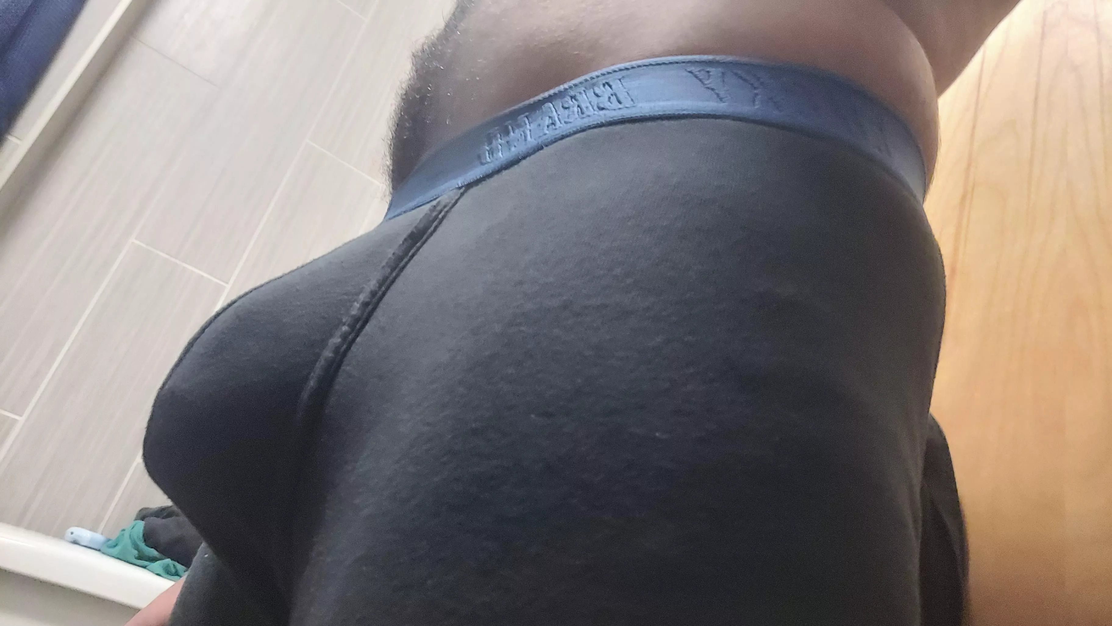 Who doesn't love a nice after shower bulge?