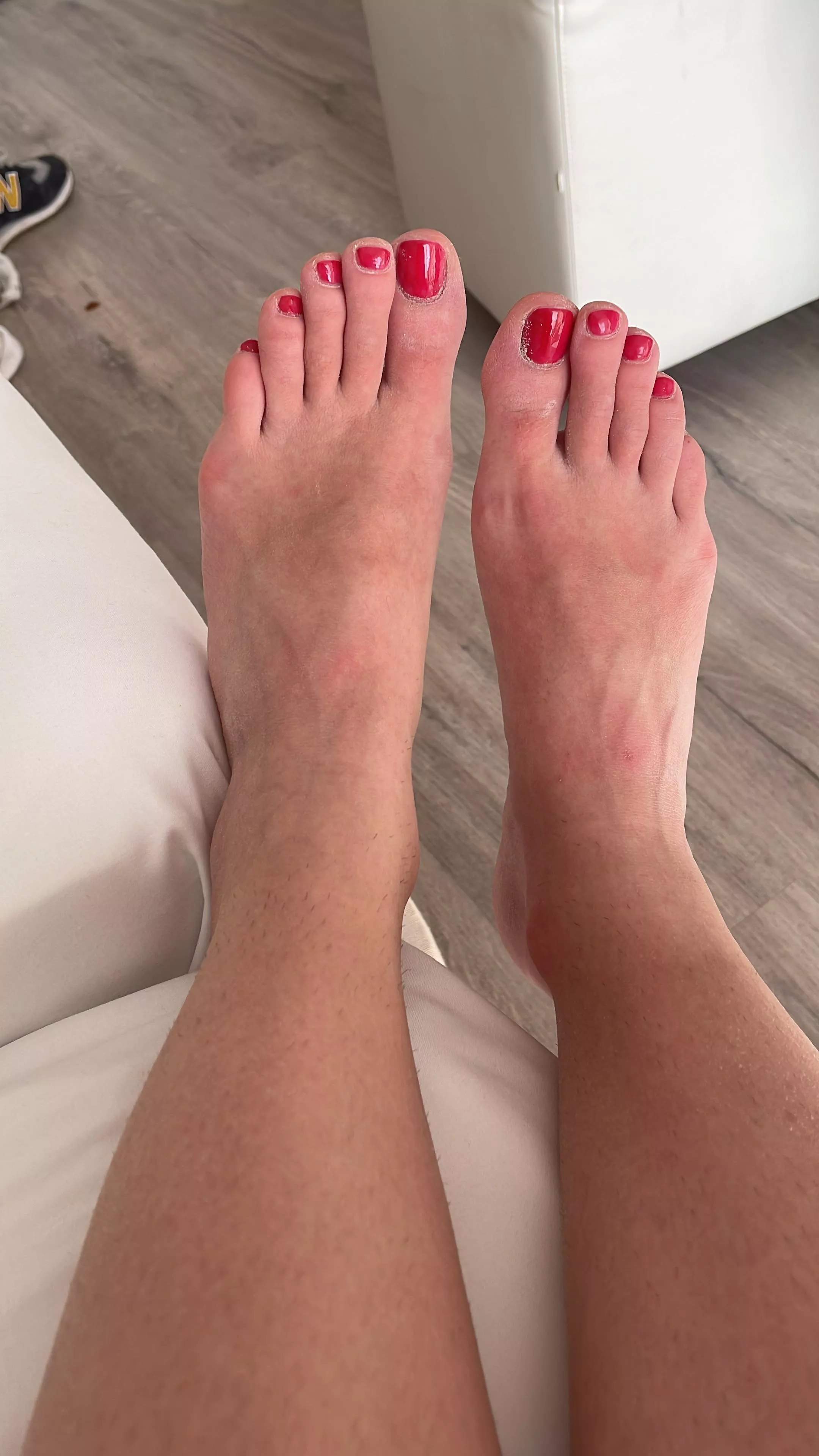 Who wants to kiss my feet?