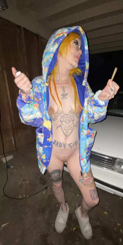 Who would smoke with me? 😽