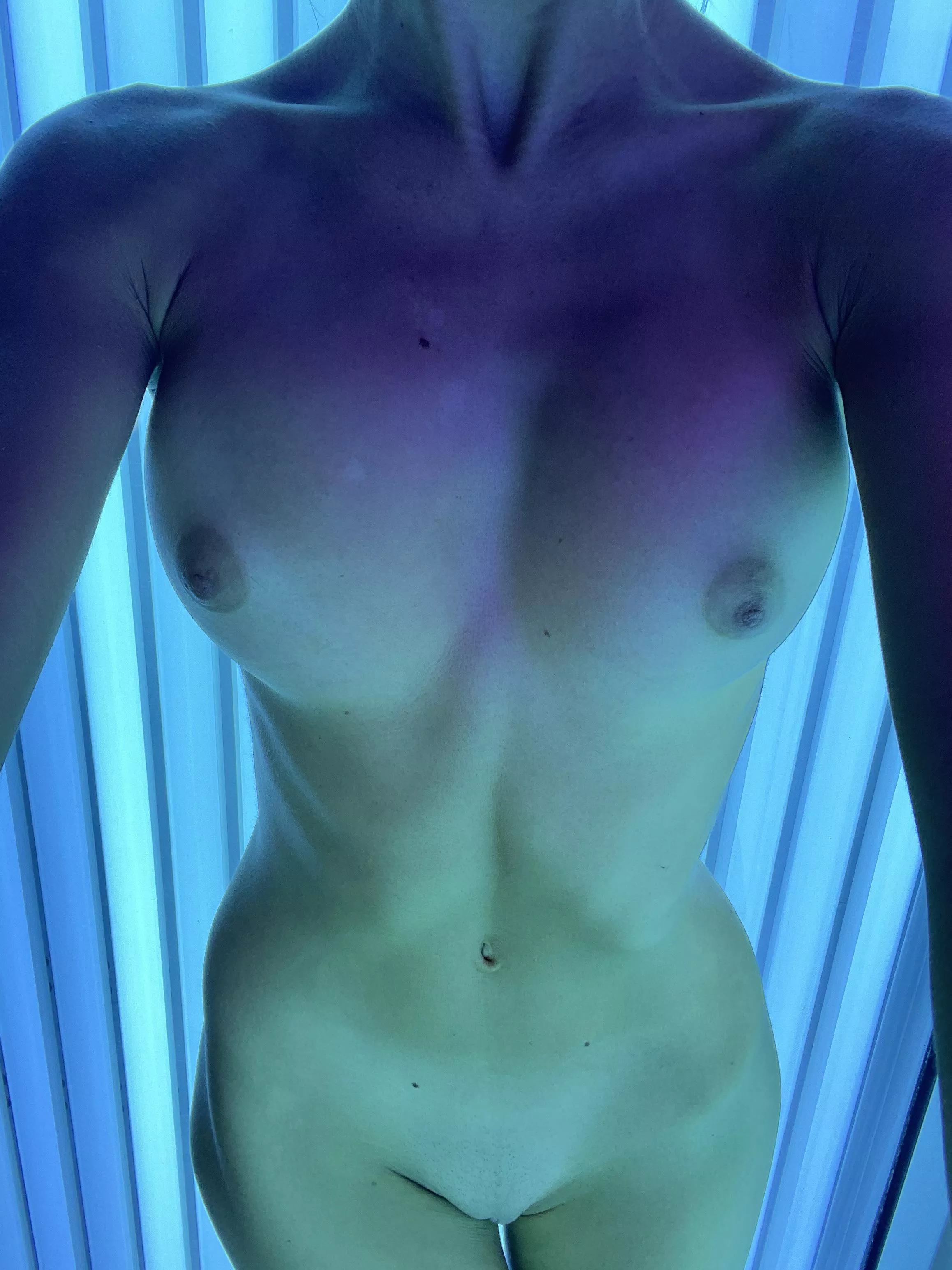 xsmall girl getting her tan on🌞🍯👅